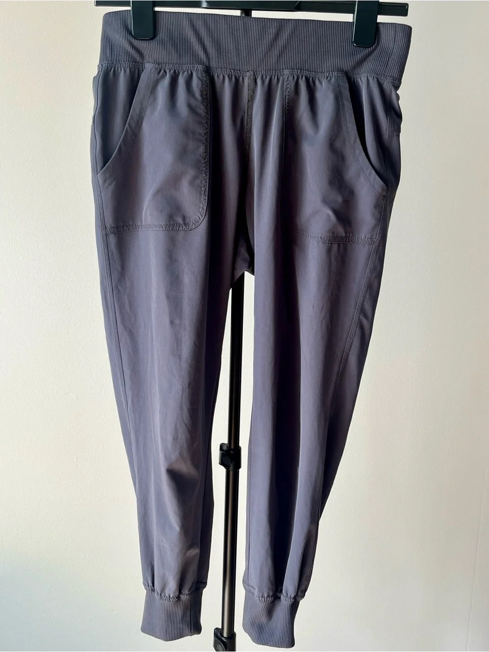 Calvin Klein Performance Quick-Dry Gray Elastic Waist Cropped Jogger Pants - Picture 2 of 14